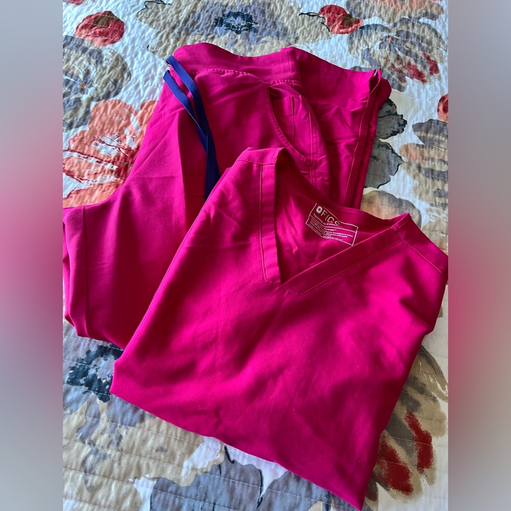 Women’s Figs scrubs